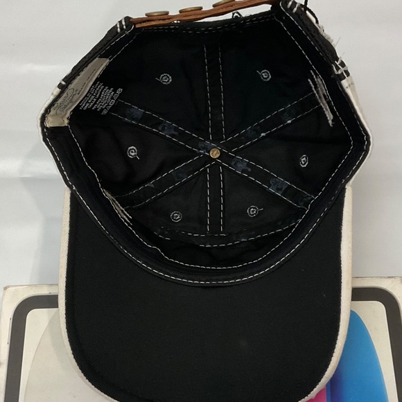 True religion Sweatshirt With Distressed Cap. - Picture 9 of 13